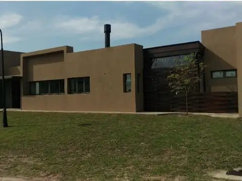 CASA  LLAVE EN MANO 180 M2 +LOTE  -SANTA CLARA AL SUR