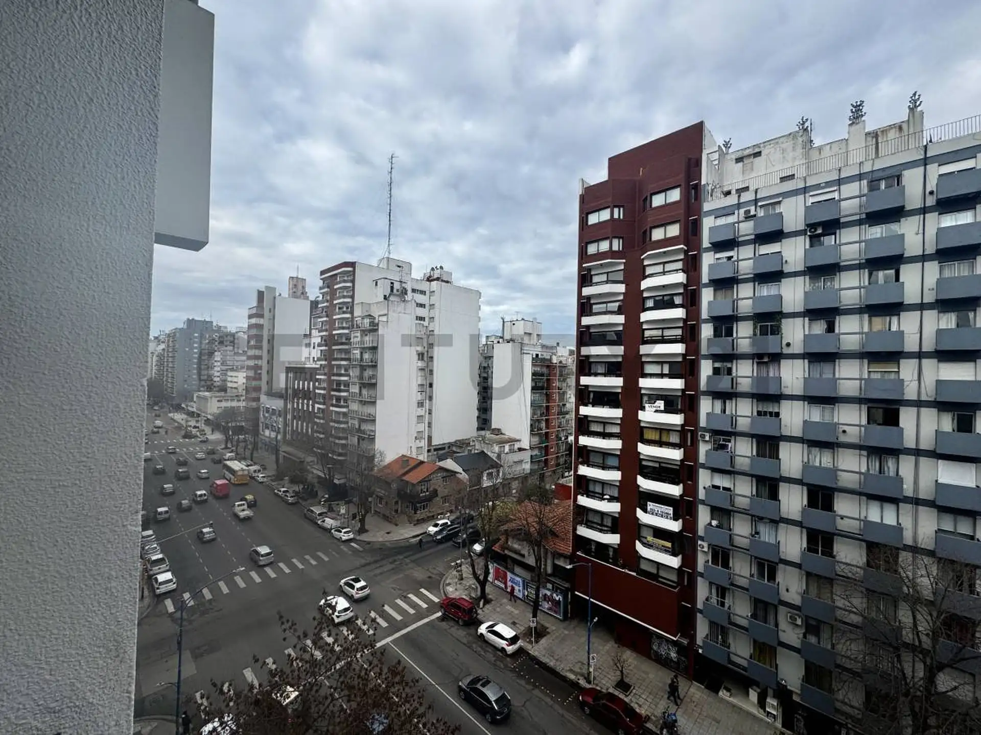 Departamento de un ambiente al frente zona Plaza Mitre