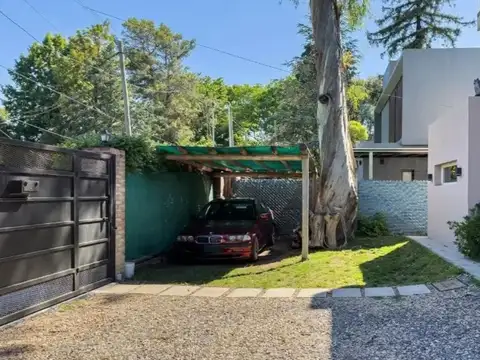 Casa en Venta con 3 cocheras