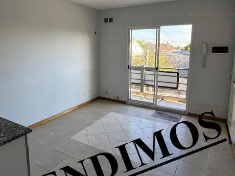 DEPARTAMENTO AL FRENTE EN VENTA CON BALCON - APTO CREDITO