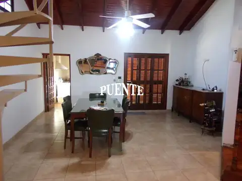 Casa en Venta con 2 cocheras