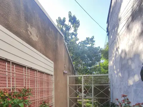 Casa sobre lote de 300 metros para reciclar – Ciudad Jardín