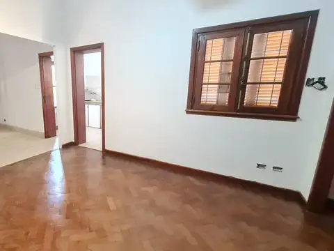 Casa en Alquiler con 1 cochera