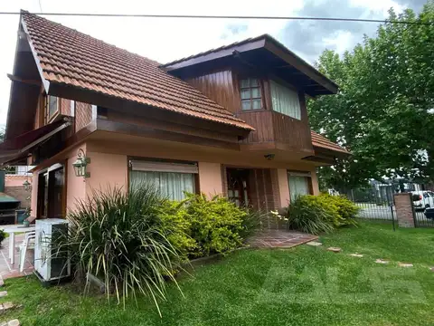 Casa 4 ambientes con 3 baños
