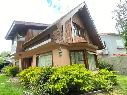 Casa en Venta con 2 cocheras