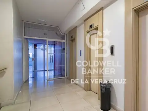 Oficina 9 ambientes con 2 baños