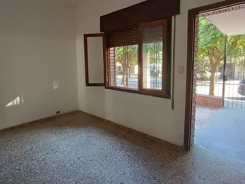 Casa en Alquiler con 1 cochera