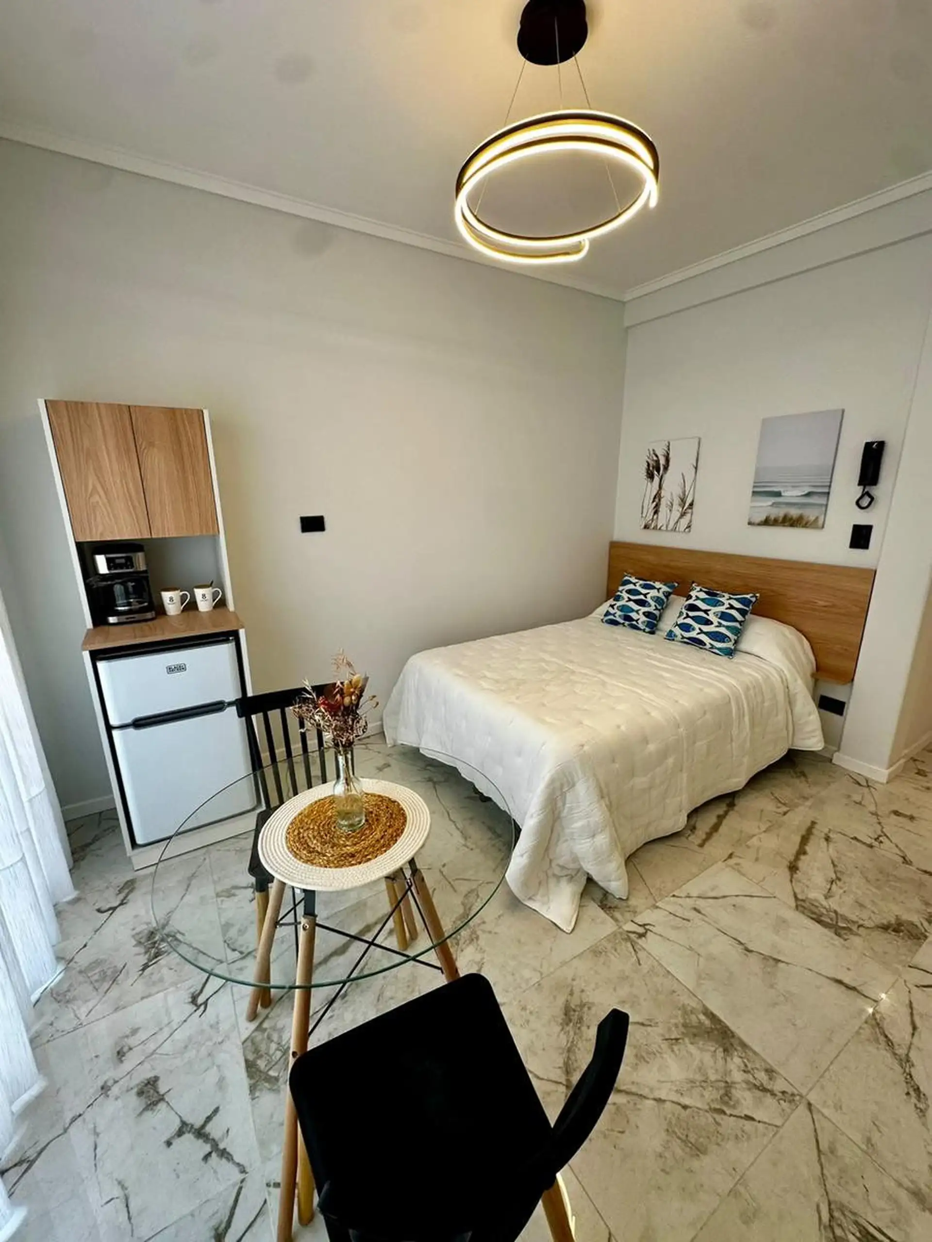 Venta de departamento - 1 ambiente - Al lateral - Con balcón francés - Centro - Mar del Plata