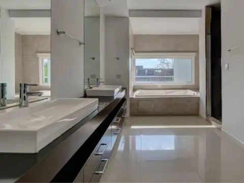 Casa en Alquiler de 5 dormitorios