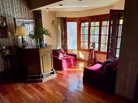 Casa 5 ambientes con 3 baños