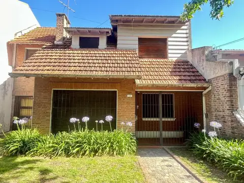 Chalet tradicional distribuido en dos plantas