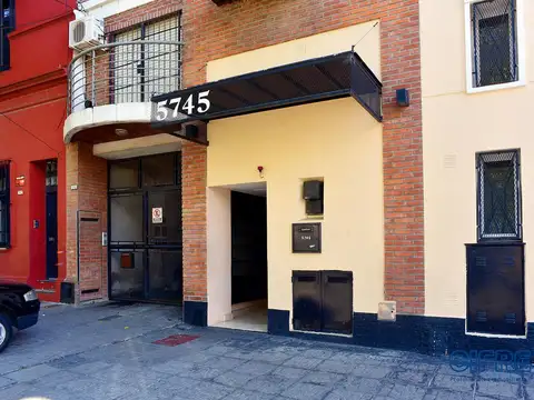 BAJÓ DE PRECIO! Departamento de 2 ambientes con balcón.