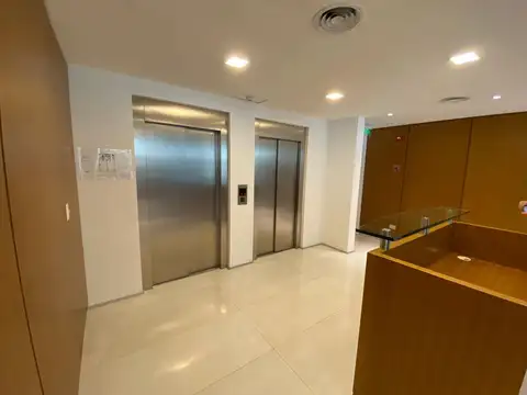 Oficina en Alquiler con 3 cocheras