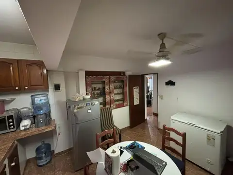 Casa en venta 5 ambientes en Castelar cochera y jardín