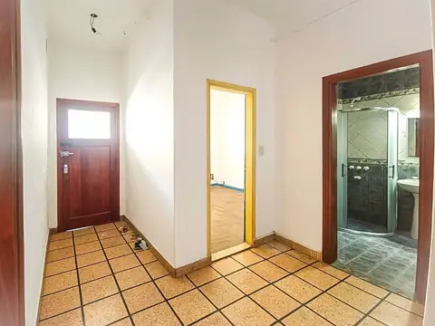 Casa 5 ambientes con 1 baño