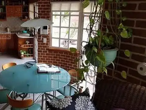 Casa en Venta con 3 cocheras