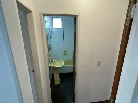 Alem 100, Piso 4