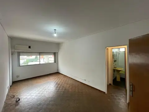 Alem 100, Piso 4