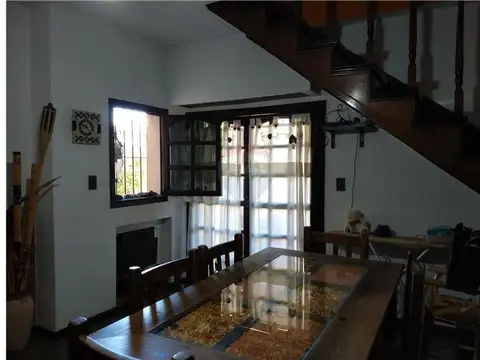 Casa 4 ambientes con 2 baños