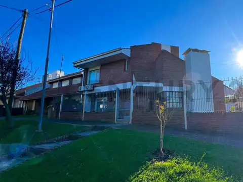 Venta casa 5 ambientes con parque y quincho San Carlos Mar del Plata