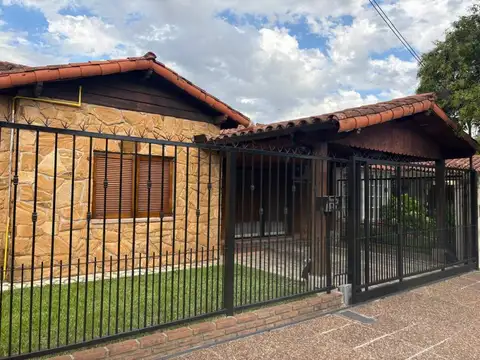 De los Gladiolos 2600