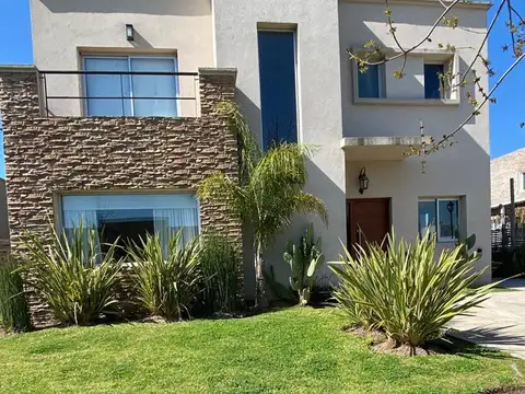 Boulevar de todos los santos 6900