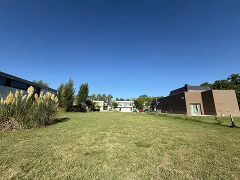 LOTE EN GRAND BELL - BARRIO PRIVADO CITY BELL  - 990 MTS