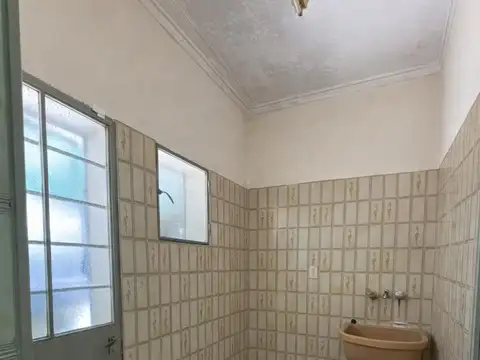 CASA DE 3 DORMITORIOS CON GRAN PATIO EN MACROCENTRO