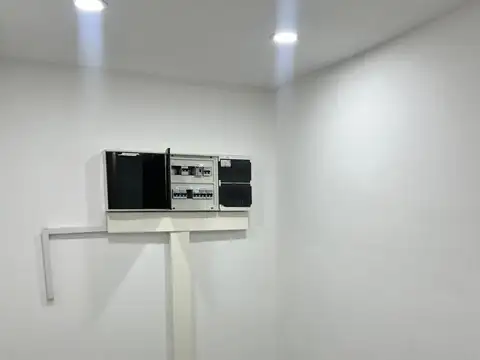 Oficina 6 ambientes con 4 baños