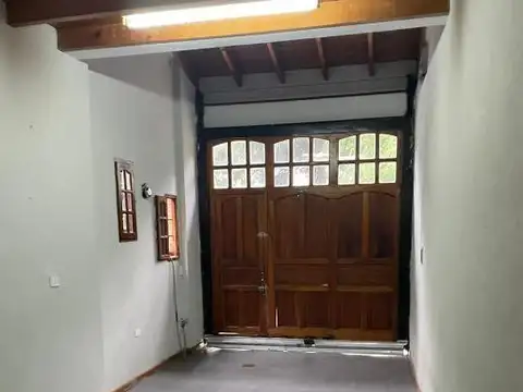 Casa en Venta - 4 dormitorios 2 baños - Quilmes