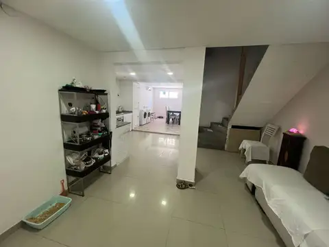 Depto Tipo Casa 4 ambientes con 3 baños