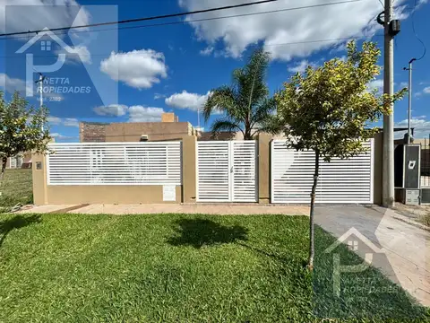 Casa dos dormitorios - quincho y pileta