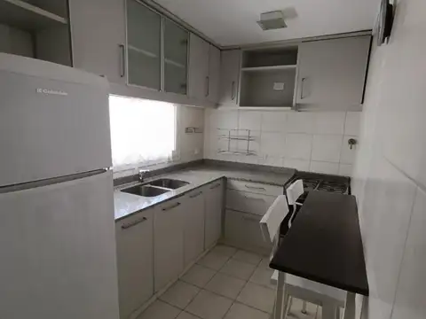 Departamento 3 ambientes con muebles. Balcon. Vista abierta