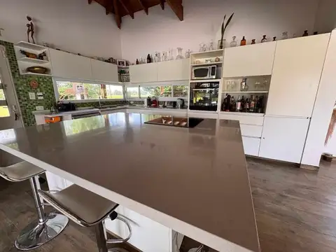 Casa 4 ambientes con 4 baños