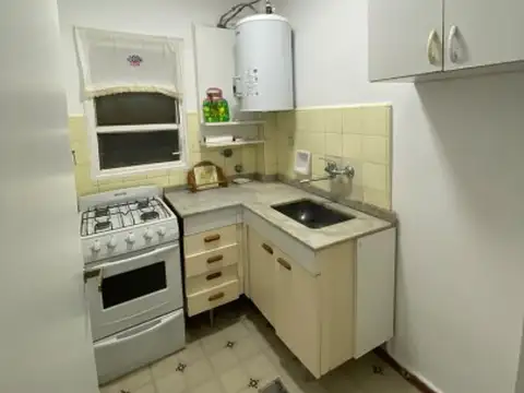 Santos Dumont 2400, Piso 1