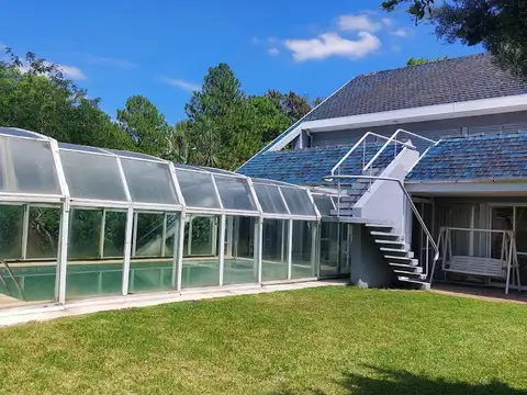 Casa en Venta con 3 cocheras