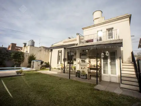 Casa en Venta con 4 cocheras