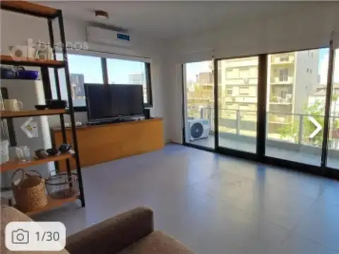 Departamento en alquiler a la calle con balcón