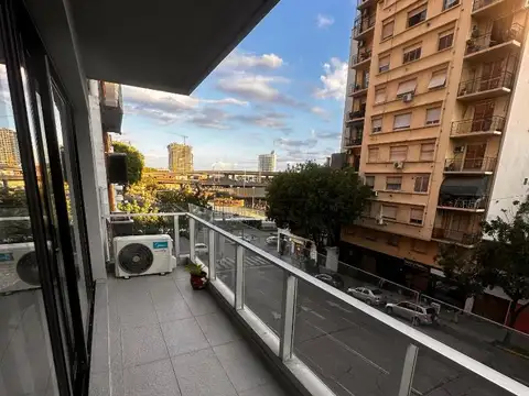 Departamento en alquiler a la calle con balcón