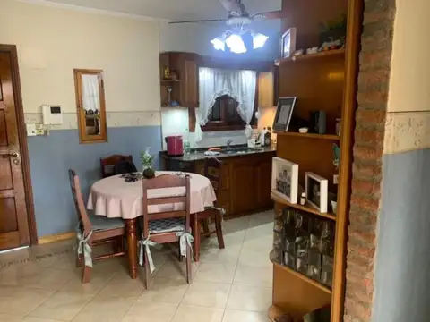 Venta de casa 4 ambientes. Castelar Norte