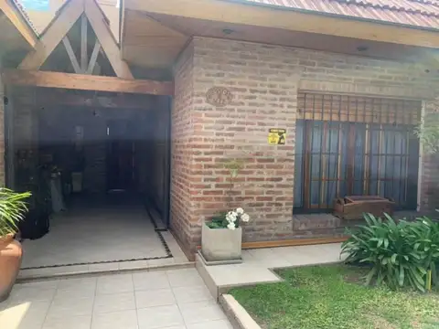 Ventura Bustos  al 2400