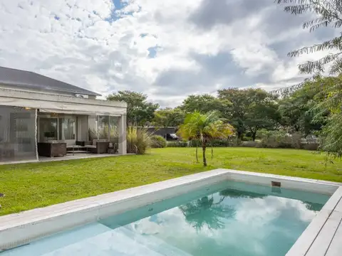 VENTA CASA 5 AMBIENTES ALBANUEVA CON AMARRA PERMUTA FINANCIACION