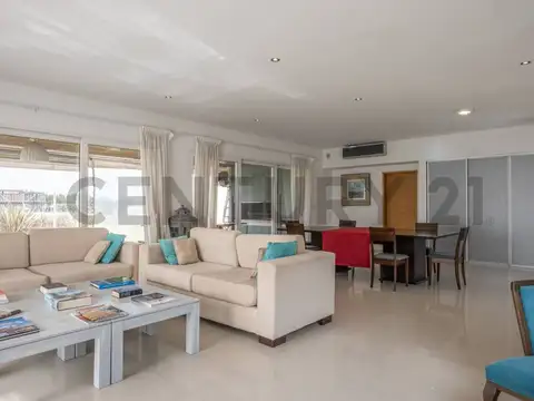 Casa 5 ambientes con 4 baños
