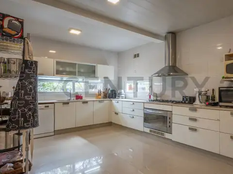 VENTA CASA 5 AMBIENTES EN BARRIO NAUTICO ALBANUEVA CON AMARRA