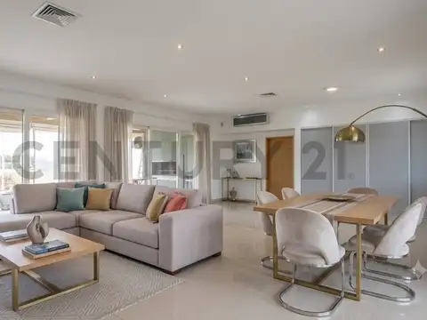 Casa en Venta con 4 cocheras
