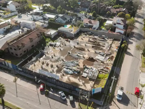 Predio de Gran metraje en Excelente esquina Av. Constitución