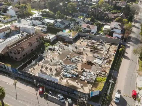 Predio de Gran metraje en Excelente esquina Av. Constitución