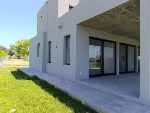 Casa en Alquiler en El Ensueño, USD 1.500