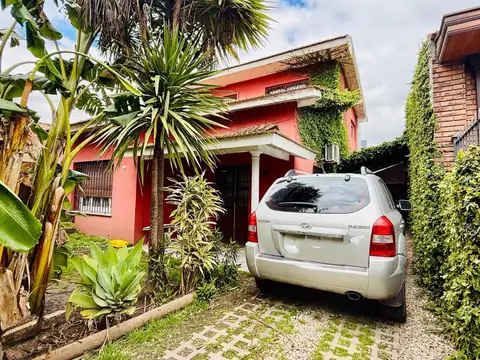 Casa 4 ambientes con 2 baños