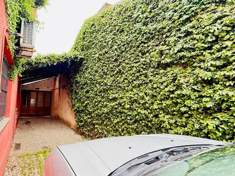 Casa en Venta con 3 cocheras